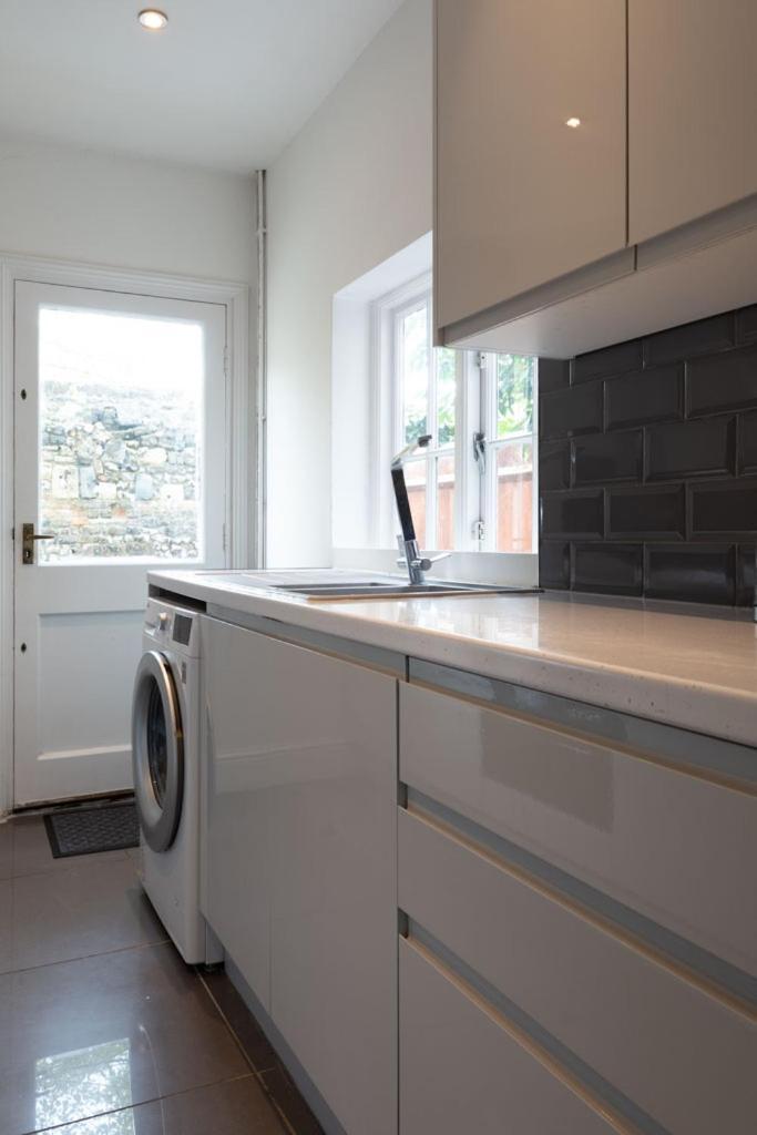 Stylish & Spacious City Centre 3-Bedroom Townhouse - Sleeps 6 Cantorbéry Extérieur photo